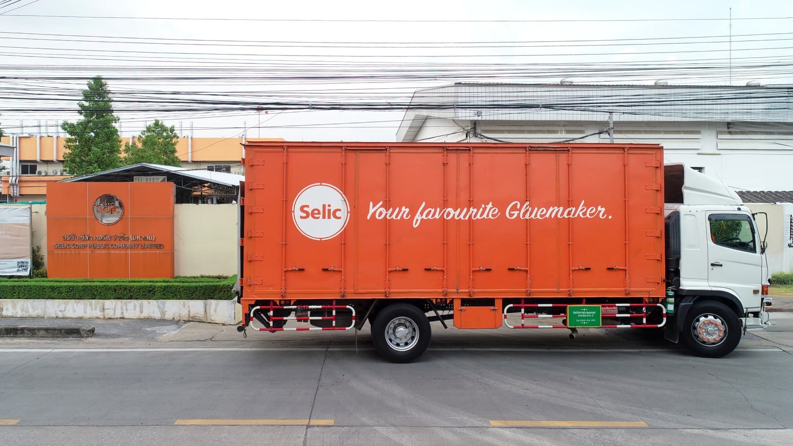 การจัดซื้อจัดจ้างจากคู่ค้าที่ดำเนินธุรกิจ<span class='inline-block'>อย่างยั่งยืน</span><span class='inline-block'>ด้านสิ่งแวดล้อม</span> สังคม และ<span class='inline-block'>การกำกับดูแลกิจการ</span>
