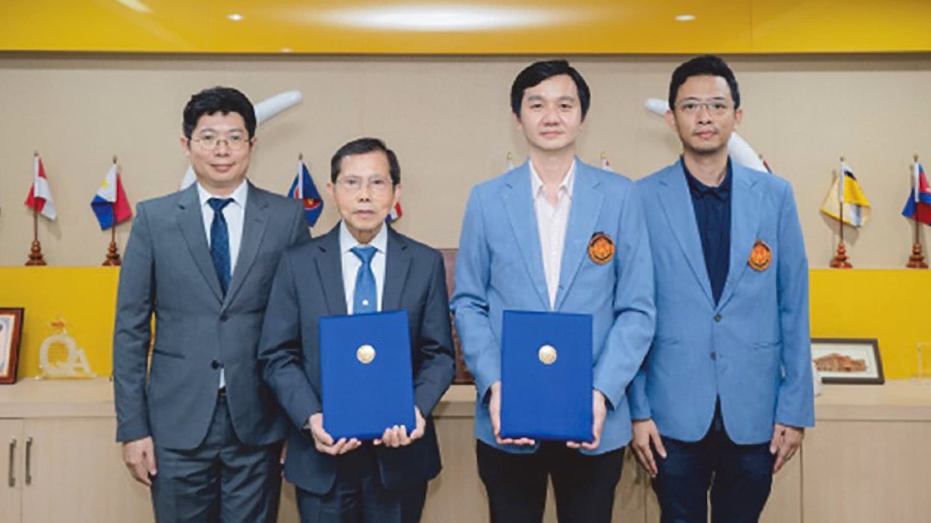 โครงการ<span class='inline-block'>ความร่วมมือ</span><span class='inline-block'>ทางวิชาการกับ</span><span class='inline-block'>สถาบันเทคโนโลยีพระจอมเกล้าเจ้าคุณทหารลาดกระบัง</span>